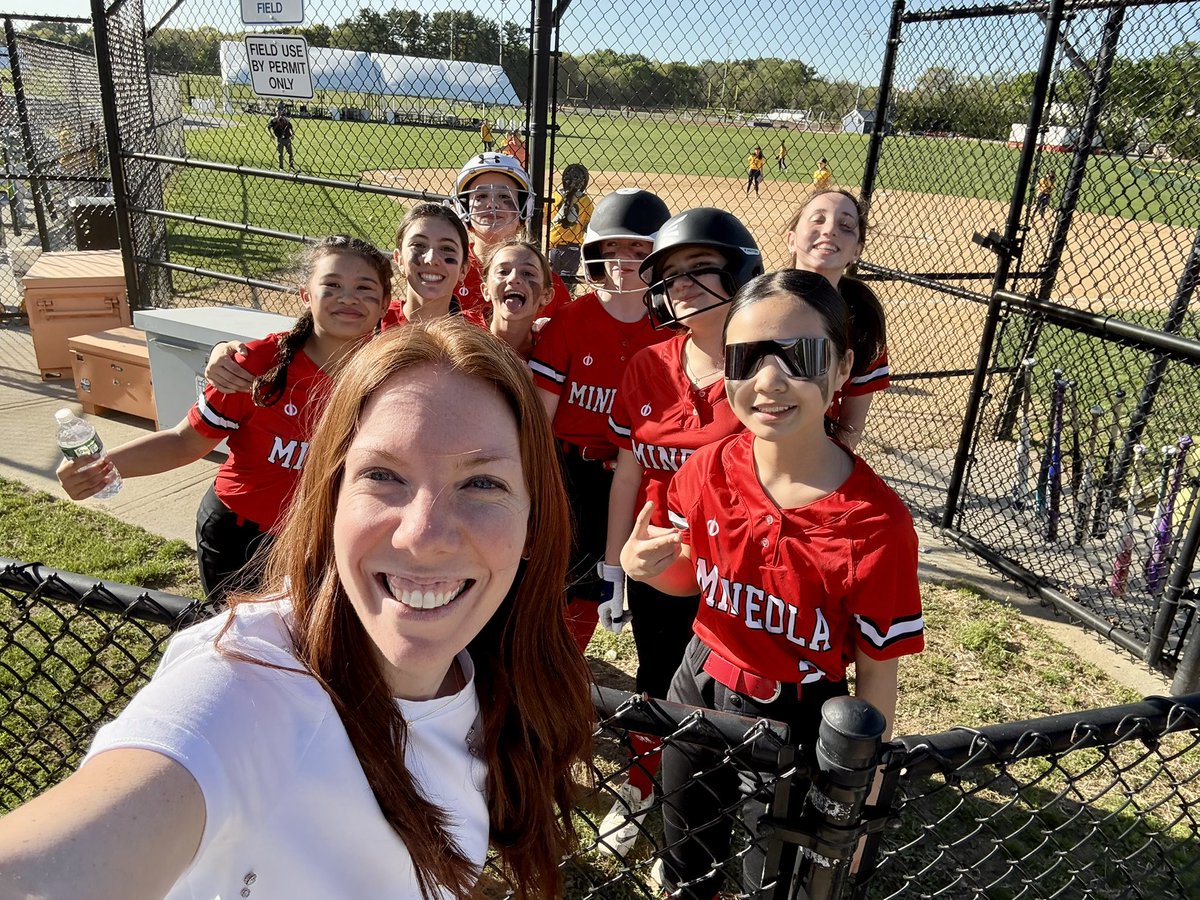 Allabouttheyet's tweet image. when your 🌎s collide…..
At Jericho with @POBbadminton and while boarding the bus we found @MineolaMS. An afternoon of 🏸 & 🥎!
GO 🦅HAWKS & GO 🐎MUSTANGS!