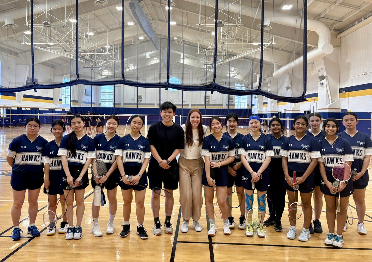 Allabouttheyet's tweet image. when your 🌎s collide…..
At Jericho with @POBbadminton and while boarding the bus we found @MineolaMS. An afternoon of 🏸 & 🥎!
GO 🦅HAWKS & GO 🐎MUSTANGS!