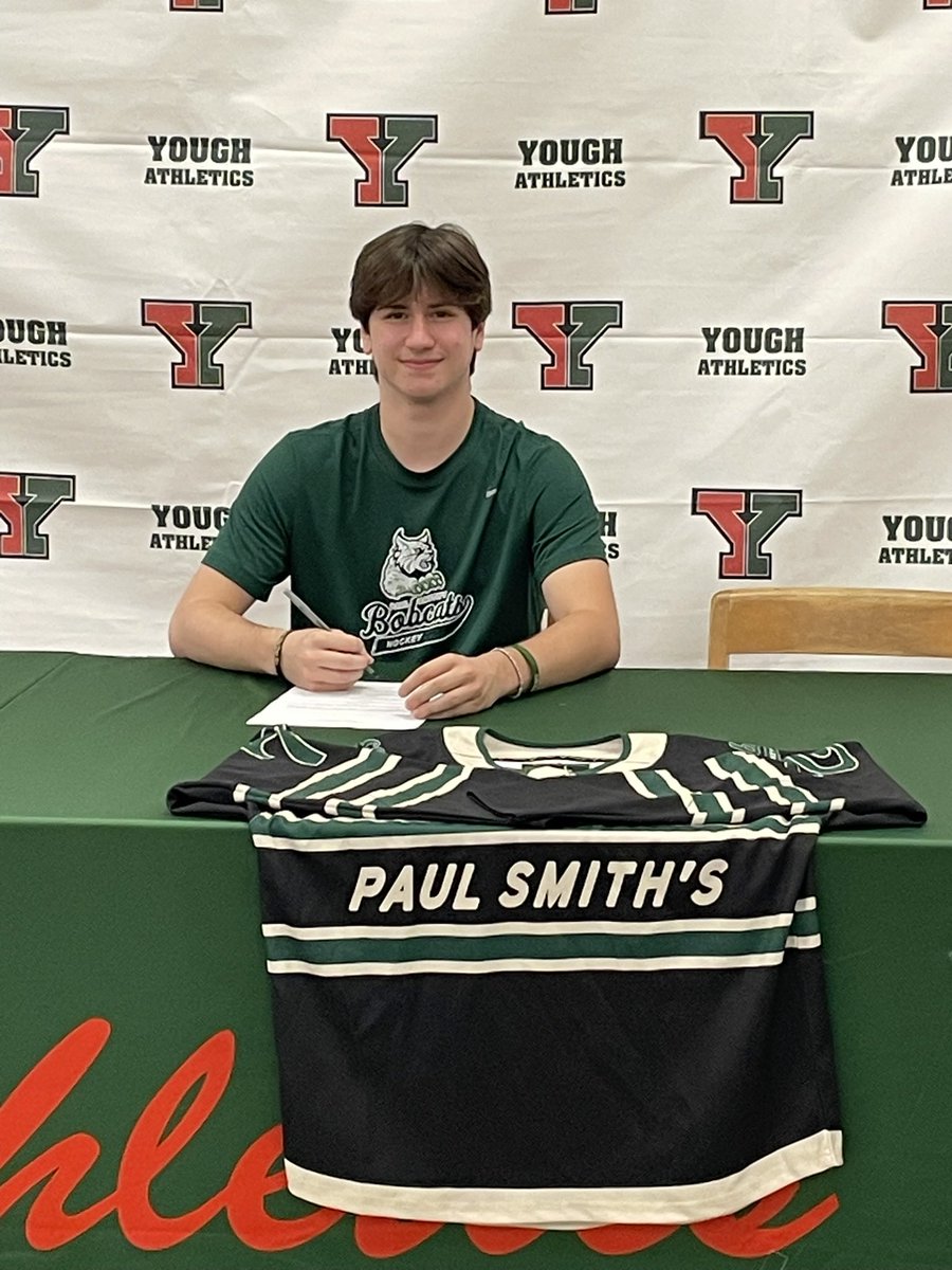 Congrstulations to Caden Doran who recently signed to further his education and hockey careers at Paul Smith’s College in the Adirondacks New York 💚🩶🧡