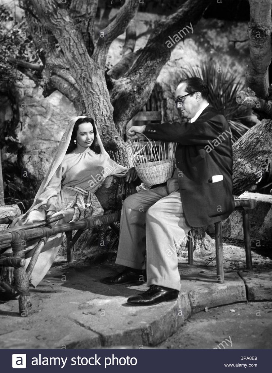 Henry Koster and Jean Simmons on the set of The Robe..., image size:877x1200