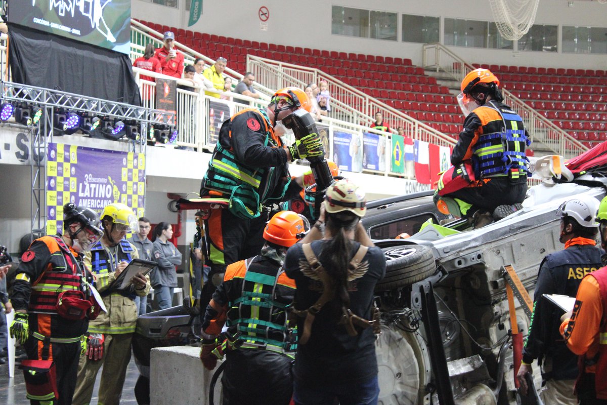 Nuestro “Cuarta Rescue Team” ya tuvo su primera participación en el III Encuentro Latinoamericano de Rescate Vehicular que se desarrolla en Concórdia, Brasil🇧🇷 , enfrentando un complejo escenario que puso a prueba su preparación y trabajo en equipo.
<a href="/CentralCBPM/">Bomberos de Puerto Montt</a>
<a href="/BomberosdeChile/">Bomberos de Chile</a>