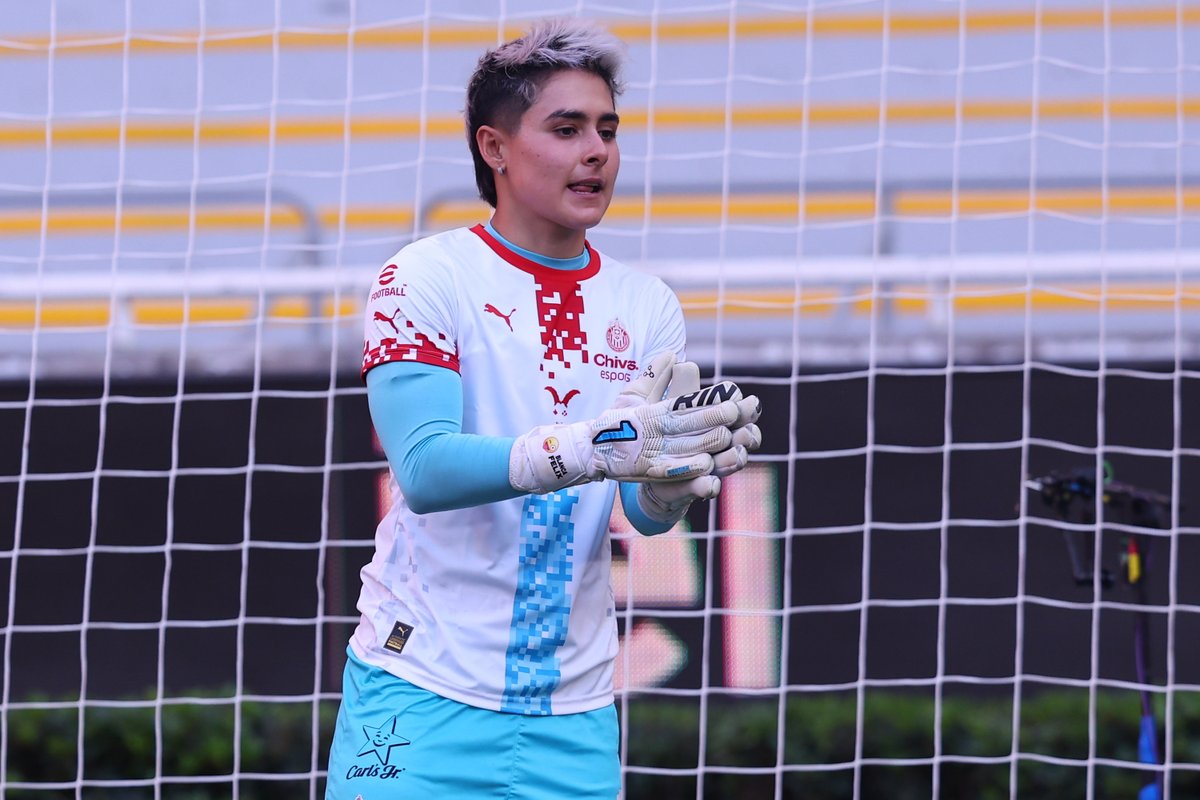 Chivas Femenil (@chivasfemenil) on Twitter photo 💯 <a href="/blancafelixc/">Blanca Felix</a> de blanco con el nuevo jersey de <a href="/esportsChivas/">Chivas esports</a> 😮💨🔥
Consigue el tuyo aqui 👉 bit.ly/3EEjo35 💯 <a href="/blancafelixc/">Blanca Felix</a> de blanco con el nuevo jersey de <a href="/esportsChivas/">Chivas esports</a> 😮💨🔥
Consigue el tuyo aqui 👉 bit.ly/3EEjo35