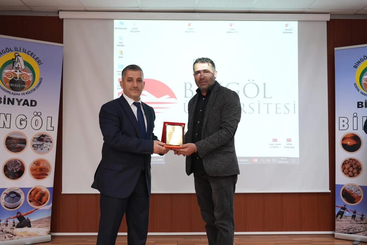 ayuksel12's tweet photo. @bingoledu2007  Üniversitesi Ziraat fakültesi, Bingöl ili ve ilçeleri sosyal yardımlaşma ve kültür Derneği (Binyad) ile Bingöl İl Tarım ve Orman Müdürlüğü işbirliğiye düzenlenen “Bingöl Ceviz Çalıştayı” programı başarılı bir şekilde tamamlandı. Emeği geçenlere teşekkürler. https://t.co/lyOl30UmsV