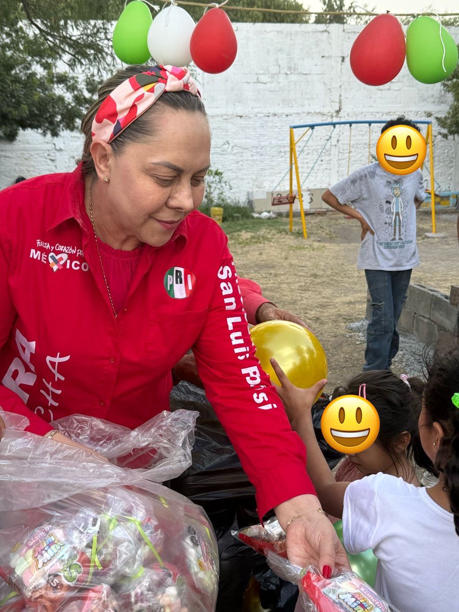 sara_rochaslp's tweet photo. #Festejando #DíaDelNiño #PRIcercaDeTi

Nuestros niños y niñas de la colonia Satélite son importantes, porque para nuestro partido ellos no son el futuro sino el presente 💝 de México 🇲🇽 

Sigamos trabajando para que vivan en un mejor país. #PRIevoluciona https://t.co/rqunsDxag9