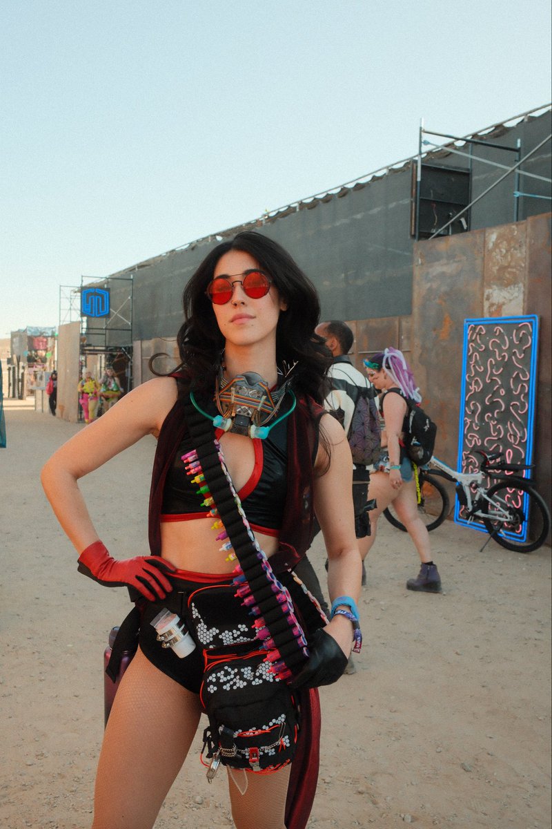 nicolerieko's tweet image. Already wanting to blast off to Neo again 😭😭

#neotropolis