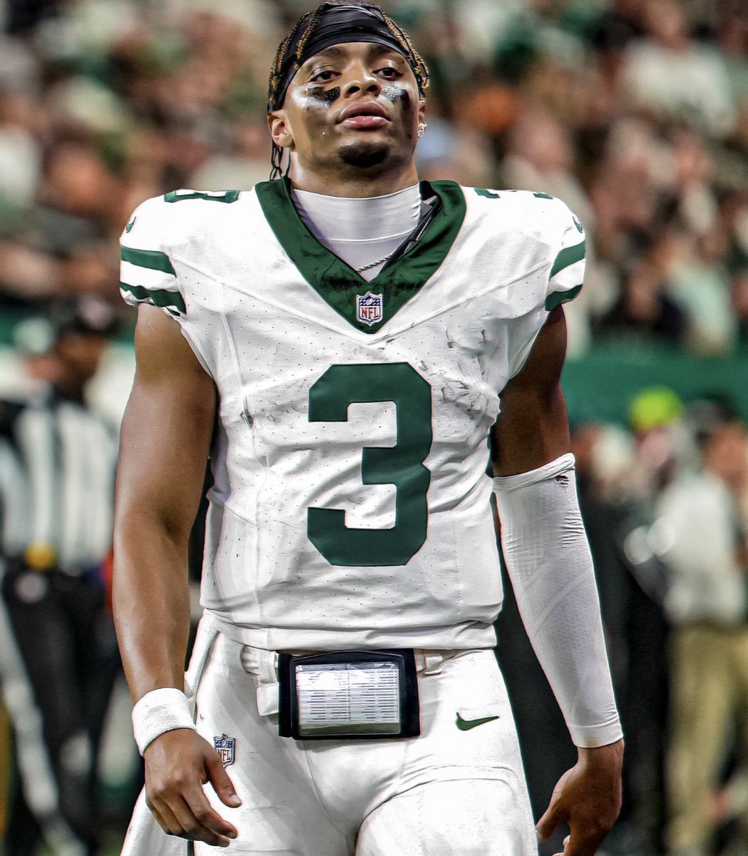OptimisticJets's tweet image. 11 days out from the schedule release. If Rodgers doesn’t go to Pittsburgh, one of my favorite Week 1 matchups would be Patriots & Jets. Two young and fun divisional teams to start off the season
#Jets