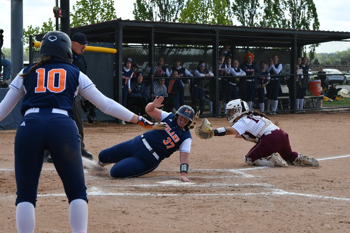 Midland_Sports's tweet photo. SCORE UPDATE: @MidlandUSB Ties it up at 2-2 at the End of the 2nd #gpacsb https://t.co/KE4smturrX