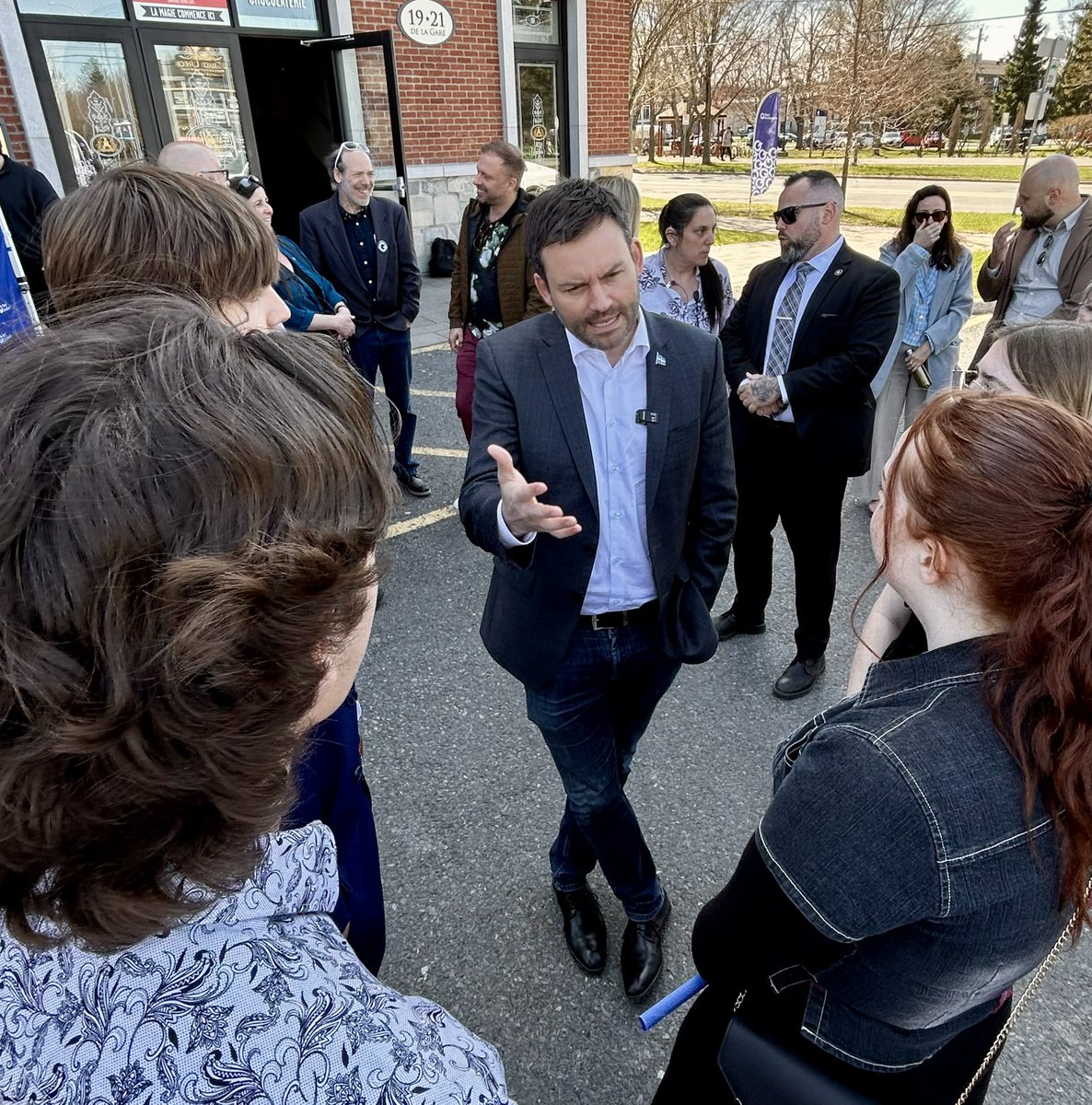 C’est parti! Le Parti Québécois veut représenter les gens d’Arthabaska, avec cœur et rigueur!

Les citoyens ont le droit d’être bien représentés et de choisir qui sera leur voix à l’Assemblée nationale. Quelqu’un qui sera enraciné dans la région et qui connaît les dossiers
