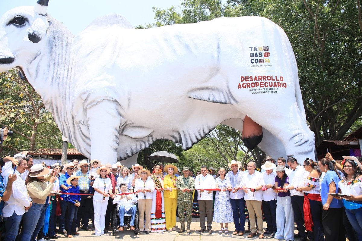 Inauguramos el Stand de la Secretaría de Desarrollo Agropecuario y Pesca en la #FeriaTabasco2025, un espacio que refleja la fuerza y grandeza del campo tabasqueño.