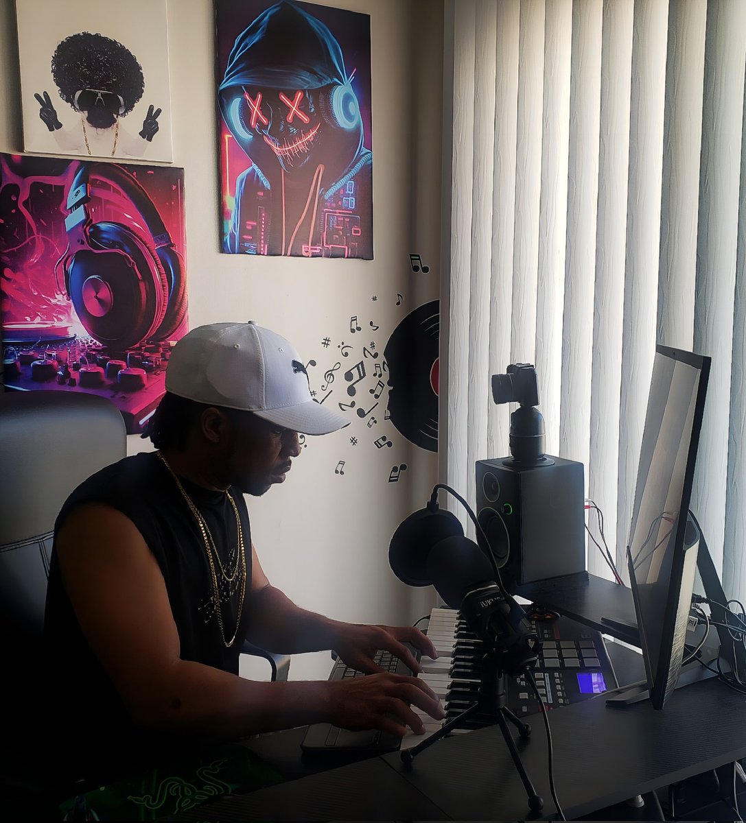 danoisebeats's tweet image. Stay tuned for the fire🔥 Melodic Trap Beat coming your way!

#melodictrap #beat #thursdayvibes #MusicProduction #BeatMaker #StudioVibes #ProducerLife #HipHopBeats #MusicCreation #SoundDesign #BeatMaking #InTheStudio #NextHit #music #musicmaking #musicartist #upcoming #networking