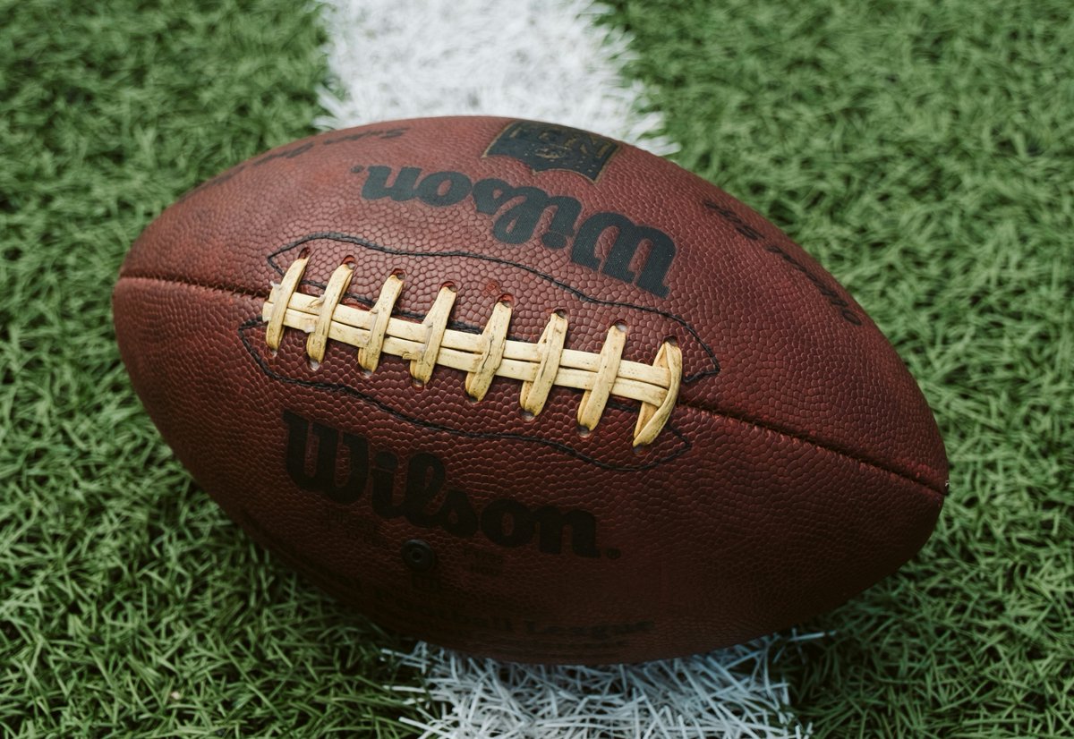 #WiFi keeps evolving, but one thing stays the same: it’s at the heart of staying connected.

Today's newsletter covers a surge in #6GHzWiFi adoption, outdoor #WiFi6E at <a href="/NDFootball/">Notre Dame Football</a> and how decentralized Wi-Fi networks are helping carriers expand coverage ⤵️linkedin.com/pulse/world-wi…