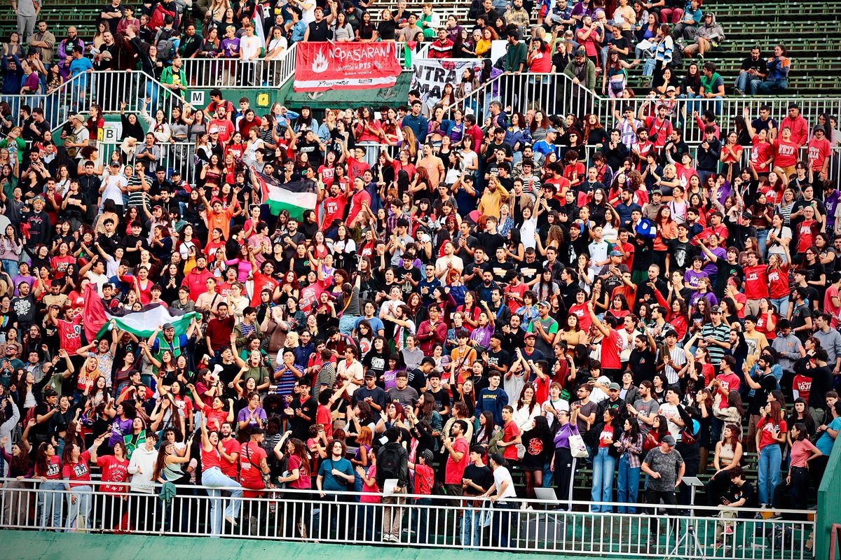 ESTA ES LA JUVENTUD DE NUESTRO PARTIDO. 
La que se planta junto a trabajadores, estudiantes y jubilados. La que se organiza para tirar abajo el plan de ajuste de Milei, el FMI y la oposición cómplice. La que pelea por un sistema distinto. Orgullosamente zurdxs.