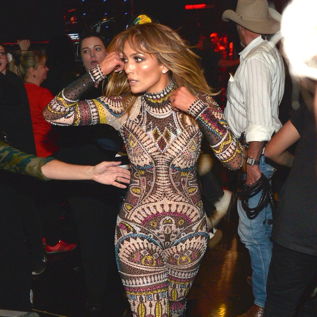 AMAs's tweet image. There’s backstage energy. And then there’s @JLo energy 💅
Catch her hosting the 2025 #AMAs → LIVE Monday, May 26 (Memorial Day) on @CBS and @paramountplus