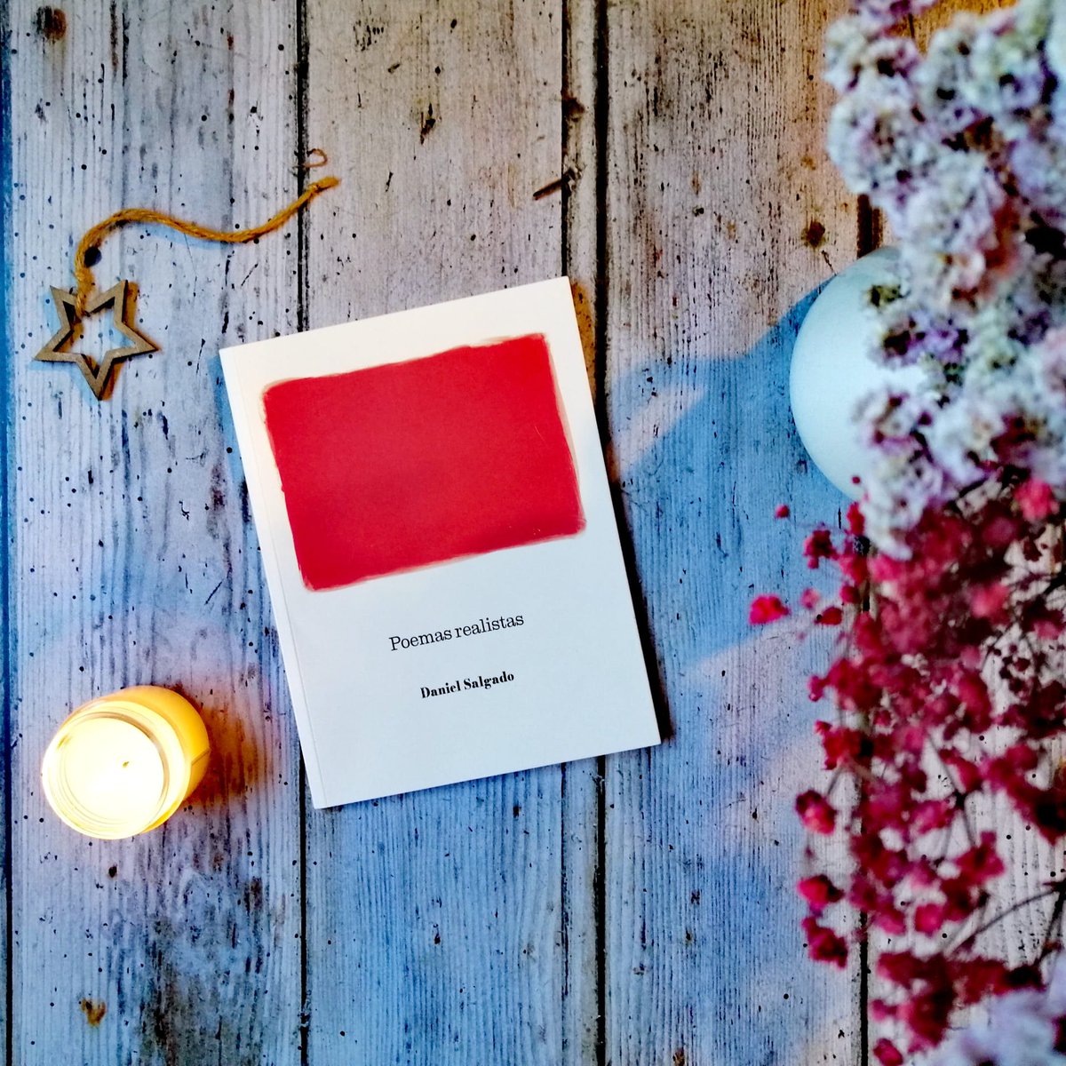 A miña relectura dos Poemas realistas neste Primeiro de Maio. 
Hai unha loita coas condicións materiais da existencia no “realismo poético” destes poemas, herdeiro de Pasolini, que considerou que precisabamos unha lente espiritual para afrontar o mundo. Esta é a autenticidade que