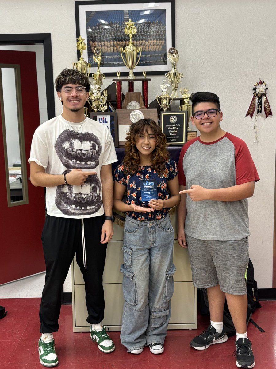 Cesar Hinojos (@chinojos_edhs) on Twitter photo Congratulations to our three Aztec Band and Color Guard members who are recipients of the SISD Foundation Scholarship! We are so proud of you! <a href="/EDAztecs_HS/">Venessa Betancourt</a> <a href="/SISD_FineArts/">SISD Fine Arts</a> Congratulations to our three Aztec Band and Color Guard members who are recipients of the SISD Foundation Scholarship! We are so proud of you! <a href="/EDAztecs_HS/">Venessa Betancourt</a> <a href="/SISD_FineArts/">SISD Fine Arts</a>