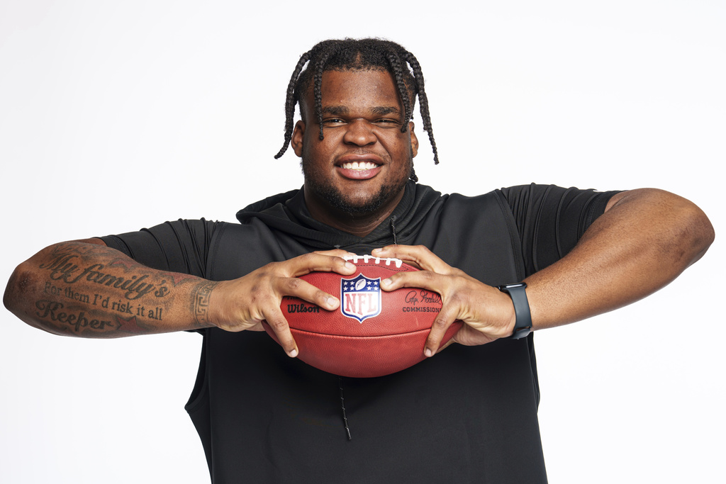 PFHOFAmbassador's tweet photo. Kenneth Grant, @MiamiDolphins DT - Becomes the joint highest drafted interior defensive lineman in Dolphins team history - with C.Wilkins in 2019 - #13 overall. (Per PFR) #MiamiDolphins #GoFins #FinsUp #NFL #NFLDraft2025 #NFLDraft #nfldraft25 https://t.co/c9WWyfIj7j