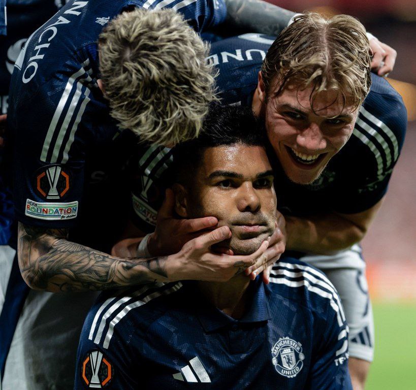 ManUtd_FA's tweet photo. ✅ پایان بازی؛
اتلتیک بیلبائو 0-3 منچستر یونایتد

⚽ کاسمیرو
⚽⚽ برونو فرناندز

💬 نظرتون در مورد بازی؟ https://t.co/q113xhMSxe