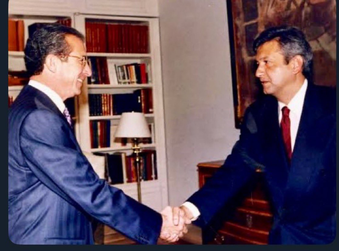 johnwickmx's tweet photo. Foto del Dr. Ernesto Zedillo saludando a un narco. https://t.co/Ige8zNF8rh