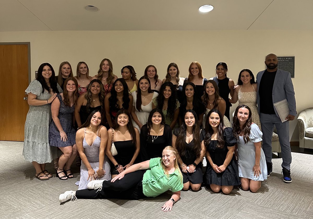 Last night was a big night for us! Honored to bring home both the Community Service and Sportsmanship Awards. 

Heart, hustle, and character is what TLUWSOC is all about, on and off the field! ⚽️✝️👏🏽💪🏽

#TooLiveU | #PupsUp