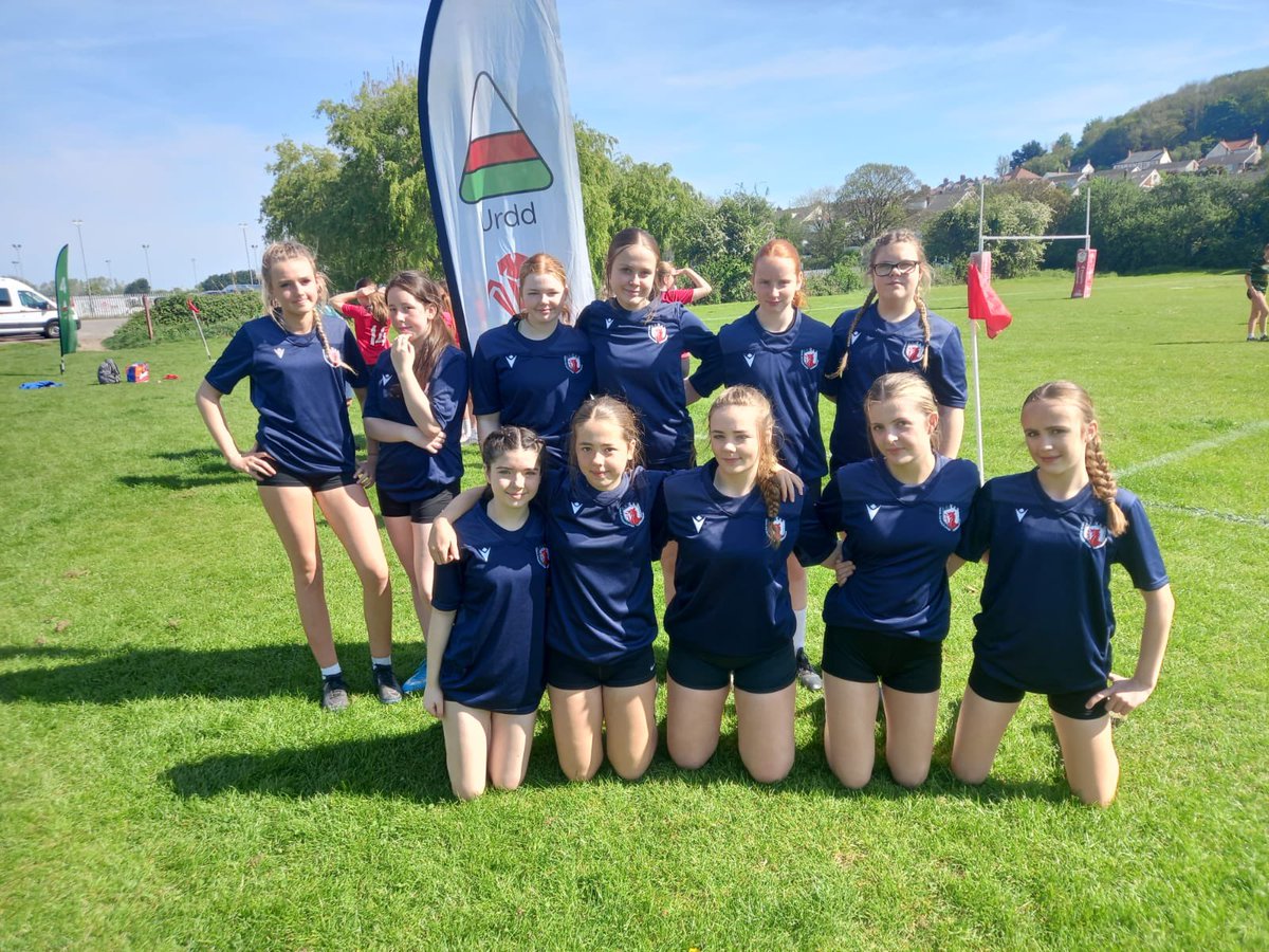 Addysg Gorfforol SHO (@agysho) on Twitter photo Tîm rygbi genod bl.8 wedi mwynhau cystadlu yn nhwrnament 7 bob ochr yr Urdd. Llwyddodd y tîm i gyrraedd rownd cyn-derfynol y blat. Da iawn genod. @rygbimerchedcaernarfon #gwych @urdderyri <a href="/chwaraeonyrurdd/">Chwaraeon yr Urdd</a> <a href="/SwyddogRygbiCRC/">Hwb Rygbi Caernarfon</a> Tîm rygbi genod bl.8 wedi mwynhau cystadlu yn nhwrnament 7 bob ochr yr Urdd. Llwyddodd y tîm i gyrraedd rownd cyn-derfynol y blat. Da iawn genod. @rygbimerchedcaernarfon #gwych @urdderyri <a href="/chwaraeonyrurdd/">Chwaraeon yr Urdd</a> <a href="/SwyddogRygbiCRC/">Hwb Rygbi Caernarfon</a>