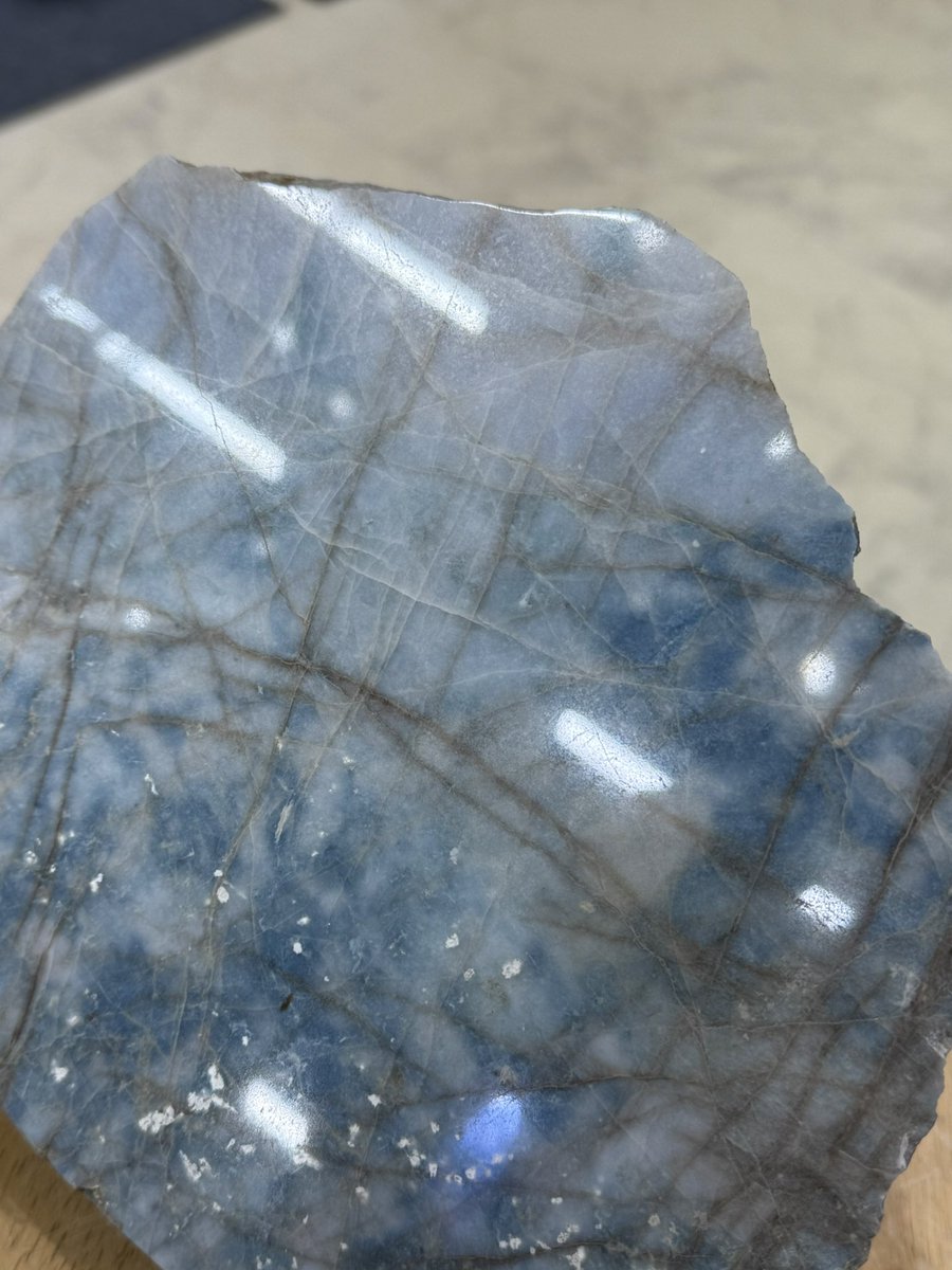 今日のヒスイは、 『コン沢の青翡翠とラベンダー翡翠‼️』です