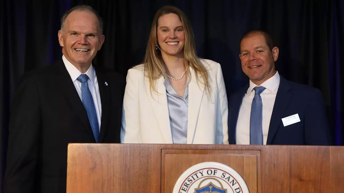 WCC Basketball (@wcchoops) on Twitter photo A new era starts for <a href="/USDwbb/">San Diego Women's Basketball</a> with the arrival of head coach Blanche Alverson ๐
<a href="/JeffFaraudo/">Jeff Faraudo</a> shares some background on the new Torero coach โฌ๏ธ
๐๏ธ bit.ly/3GdYwA0 A new era starts for <a href="/USDwbb/">San Diego Women's Basketball</a> with the arrival of head coach Blanche Alverson ๐
<a href="/JeffFaraudo/">Jeff Faraudo</a> shares some background on the new Torero coach โฌ๏ธ
๐๏ธ bit.ly/3GdYwA0