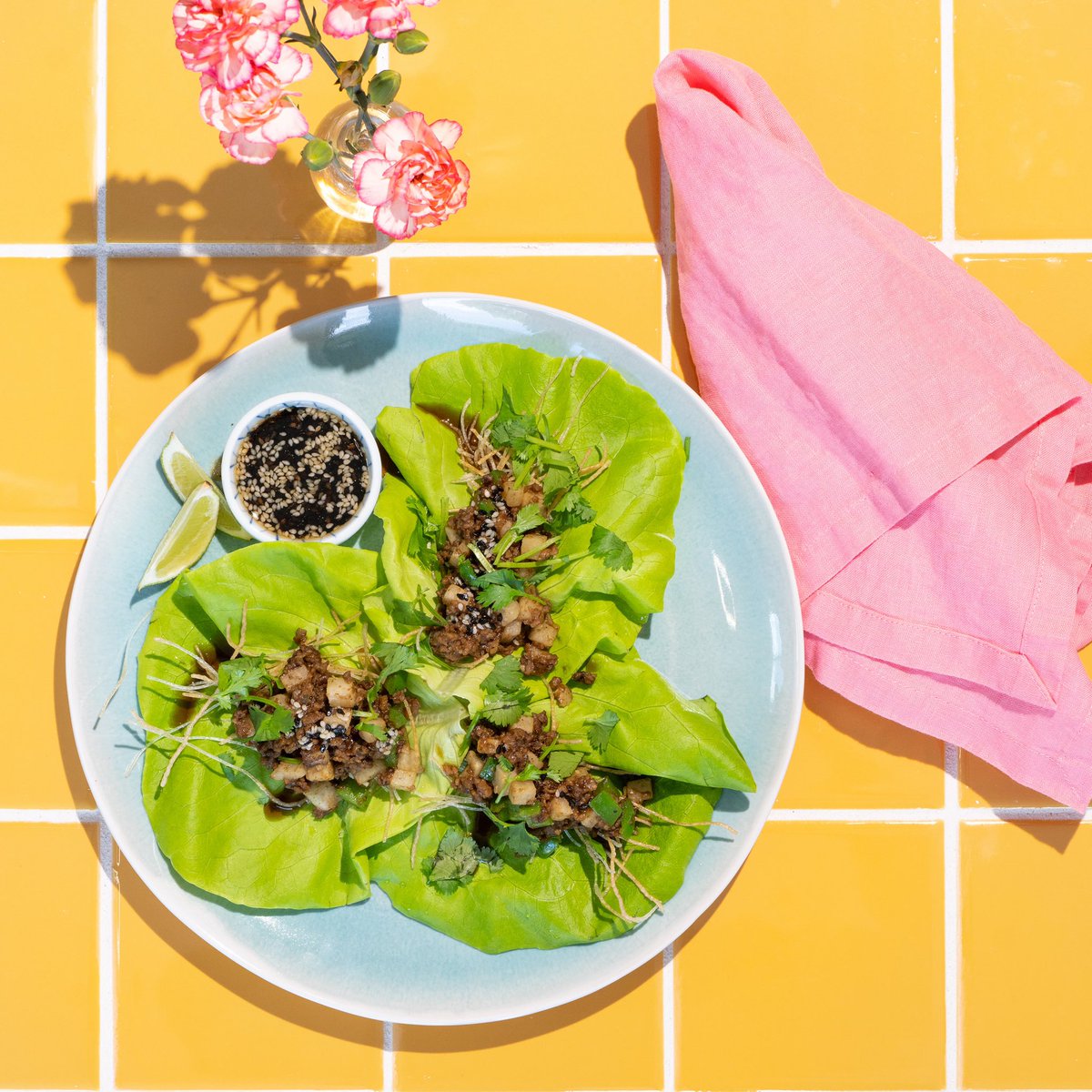 RollinGreens1's tweet image. Lettuce wrap lovers, this one's for you. 
Juicy, sizzled Chic’ken Fajita.
Crunchy lettuce.Savory, saucy, and 100% plant-based. Perfect for spring snacking, dinner parties, or honestly… any time you’re craving something fresh and flavorful.
#lettucecups #plantbasedchicken