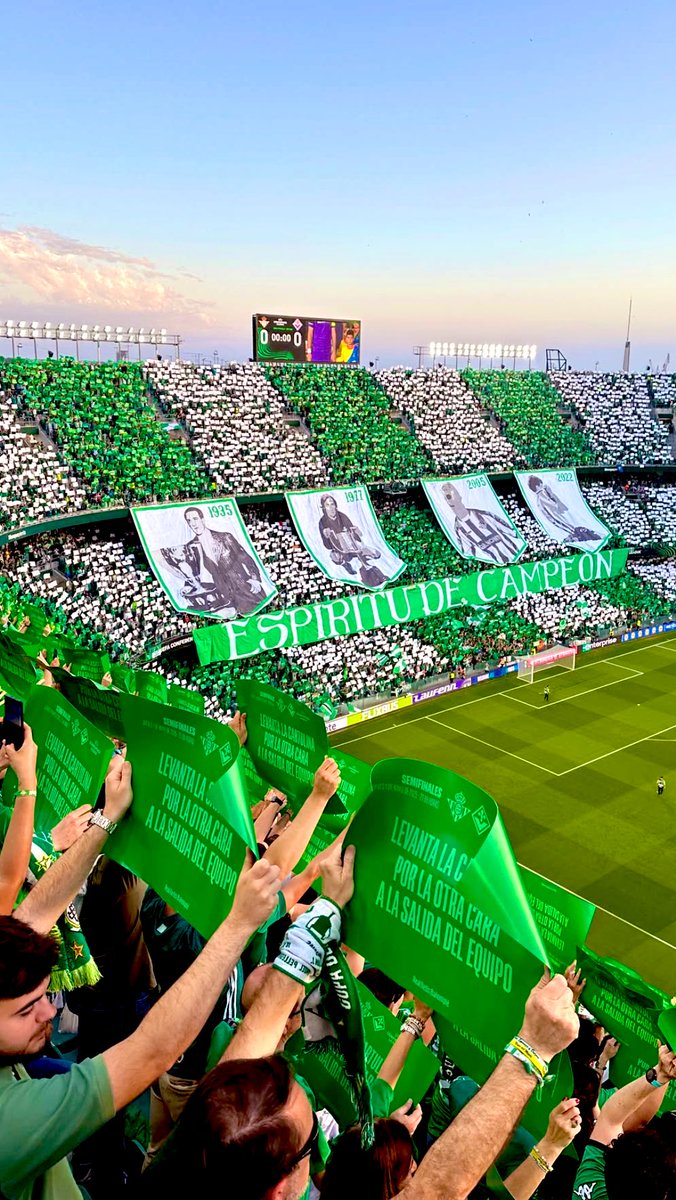Muy orgulloso de este equipo. Partidazo de principio a fin ante una Fiorentina que llevaba 9 partidos sin perder. Nadie dijo que meterse en una final europea fuese a ser fácil. 

Hay que ir con todo a Florencia en una semana.

ELIJO CREER.

ME SALE CREER.