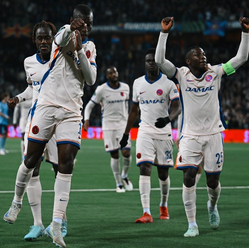#ConferenceLeague | Semifinal (Ida)

🇸🇪 Djurgarden 1 - 4 Chelsea 🏴󠁧󠁢󠁥󠁮󠁧󠁿 

👉 Goleada del Chelsea en Suecia que llega con buena ventaja en casa con goles de Sancho (12'), Madueke (43') y doblete de Jackson (59' y 65'), y descontó el local con gol de Mulugeta (68')