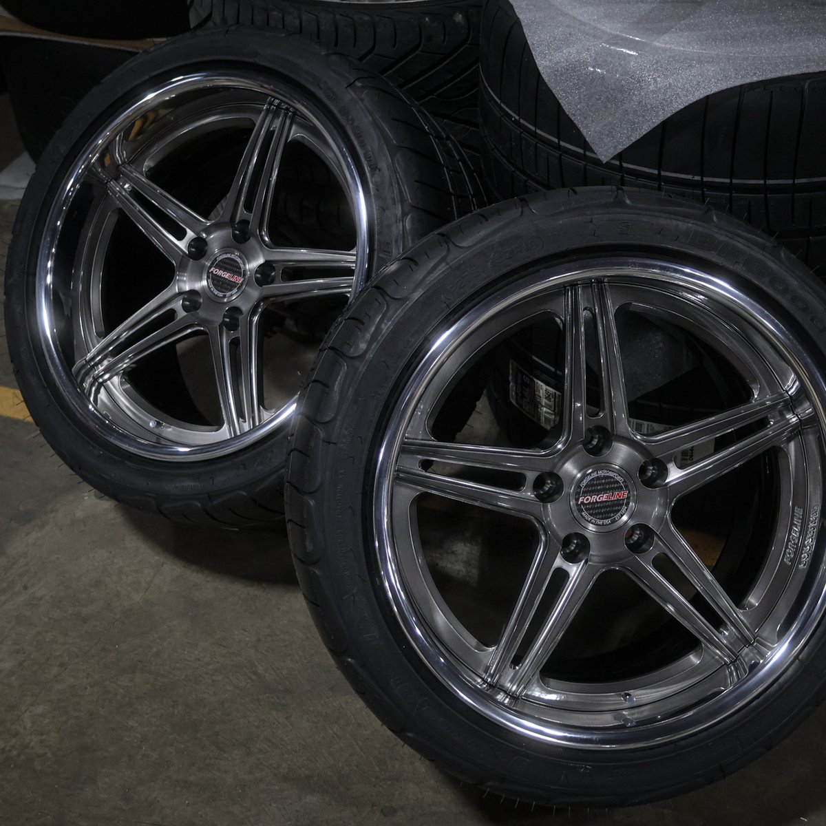 ForgelineWheels's tweet photo. Ready for work! These 18x10/18x12 #Forgeline forged three piece #SC3C wheels finished with #TransparentSmoke centers and Polished outers are ready to get work on Garrett B's pro-touring 1973 Chevrolet Camaro, because they're already mounted and balanced with some sticky #BFGRivalS tires. Learn more about the #ForgelineSC3C (including sizes and pricing) at: https://t.co/8T37YrlXkh
๐บ๐ธ๐บ๐ธ๐บ๐ธ
----------------
Wheel: Forgeline SC3C
Type: Three Piece Forged
Series: Concave Series
Size Shown: 18x10.0 & 18x12.0
Finish: Transparent Smoke Centers with Polished Outers
Options: Carbon Fiber Center Caps