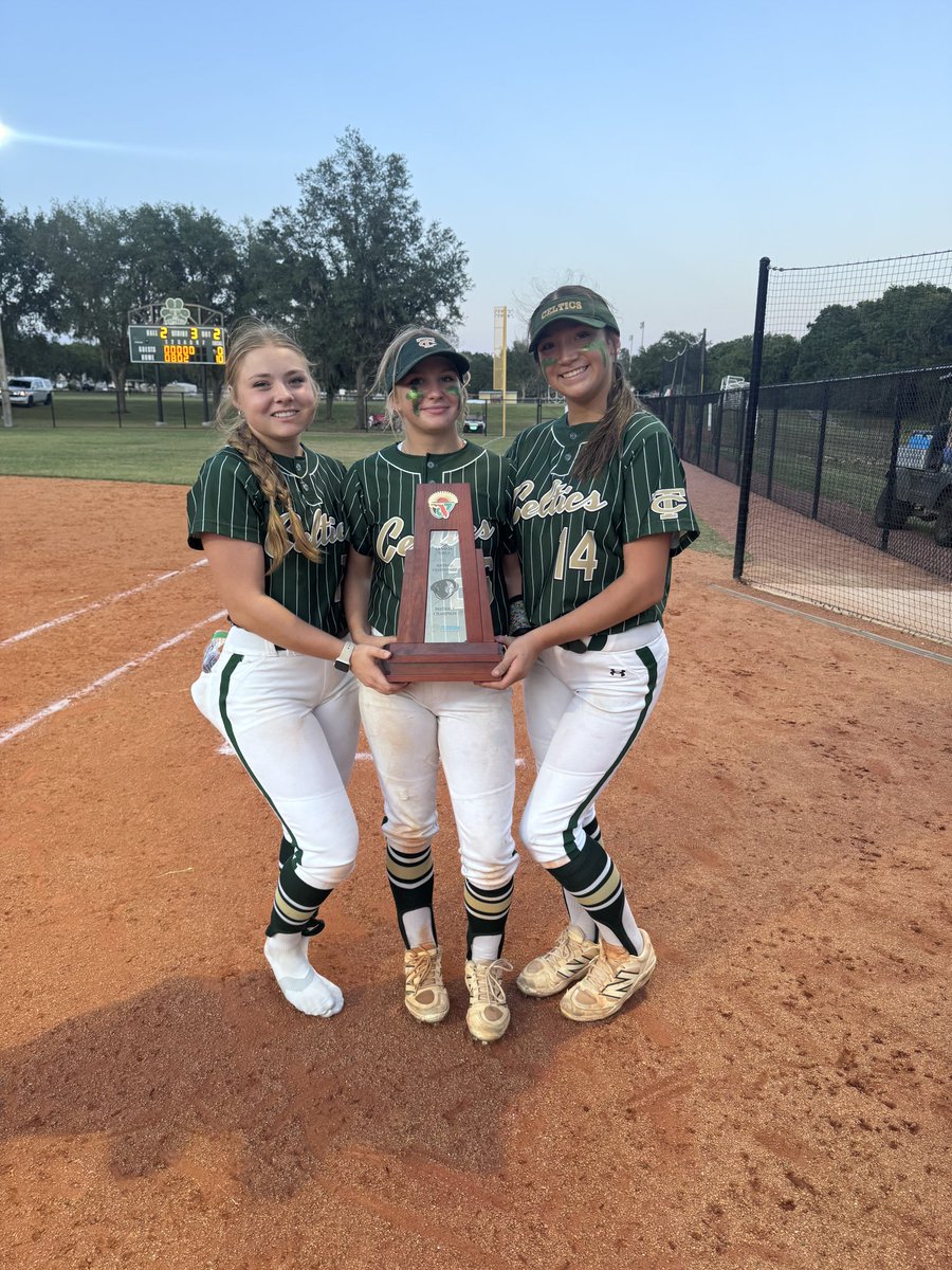 kinley_forsyth's tweet image. We did it—District Champions!
So proud of this amazing team. All the practices, hard work, and dedication truly paid off. I’m beyond grateful to be a part of something so special. Freshman year has been unforgettable—District champs for the first time in 14 years! @TCHSCeltics…