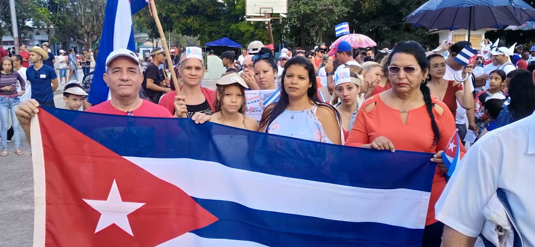 #HolguínSí respondió este #1Mayo como el pueblo unido que es. La #GenteDeAsel dijo presente con el entusiasmo que les distingue desde Calixto García a Moa. Felicidades trabajadores!!🎉🎊👏
#PorCubaJuntosCreamos
