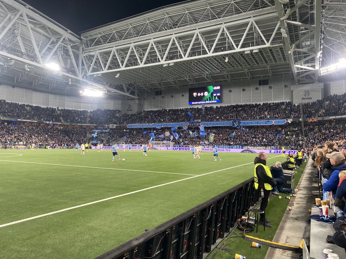 RosemanTweets's tweet image. Diffen-Chelsea 1-4, inget snack om vilka som var bättre. Men med tanke på att Chelsea körde på halvfart blev siffrorna lite väl stora. Djurgårdsspelarna kom ändå undan med hedern i behåll imo.

Men vissa av dif-supportrarna skäms man ändå lite för. Stod på rad 1 och var fjärde…