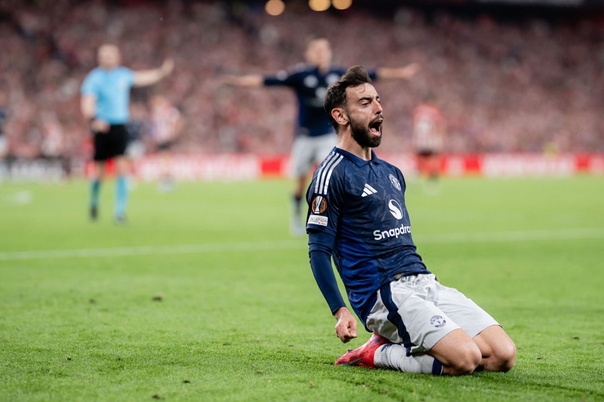 ManUnitedZone's tweet photo. 🚨 Bruno Fernandes: “Everytime the manager or the physio tells me I need to rest or relax I say nah when I die I will have a lot of time to lay down and rest.” [@footballontnt] https://t.co/qgVPdgujL3