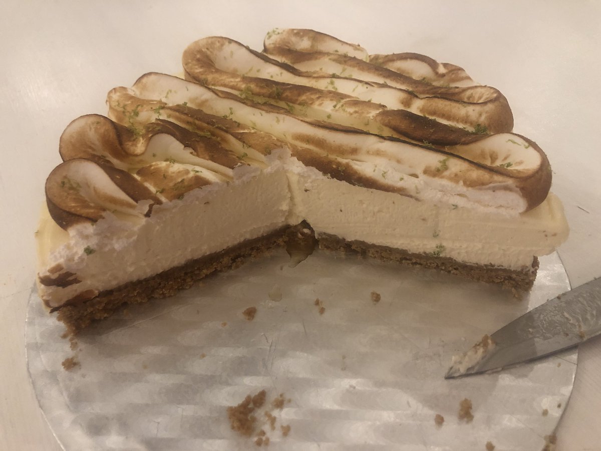 If you’re a foodie and you’re on Instagram, I suggest that you follow @chefdanielpashov 
He is a Brighton based chef who has just made us the most wonderful cheesecake ❤️