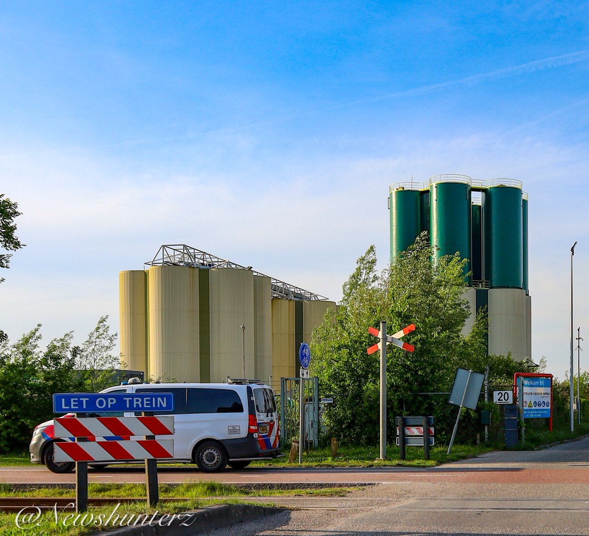 Man gered uit beton na val in silo