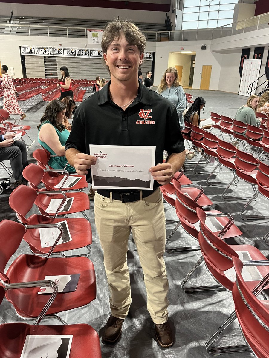 CVCCBaseball's tweet photo. Congrats to @ElecMarvin for winning “Most Impactful Teammate” at the annual Red Hawk Awards! #thevalley https://t.co/EuBk0a5mQh