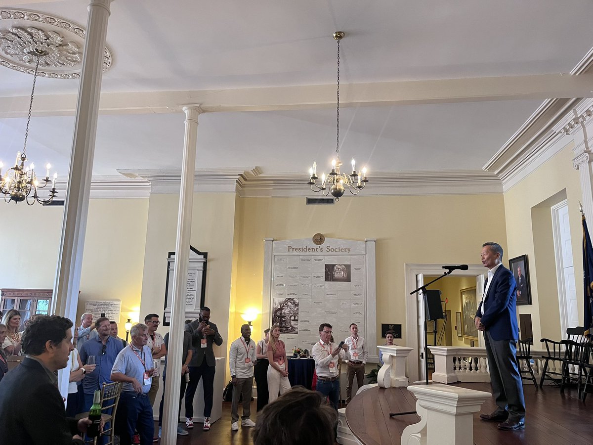 CofCHsu's tweet image. Had the opportunity to welcome some VIP participants and guest speakers of the Dig South Tech Summit, the anchor event of Charleston Tech Week. @CofC is proud to serve as host site for this incredible programming about new frontiers in tech, business and personal growth.
