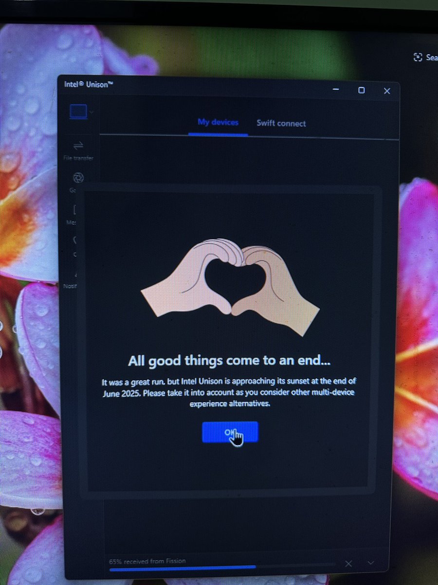 Gen_zphotog's tweet photo. As an iphone and windows user. This message keeps me up at night 😓😓Goodbye intel unison #intel #intelunison https://t.co/jblUHVRtVE