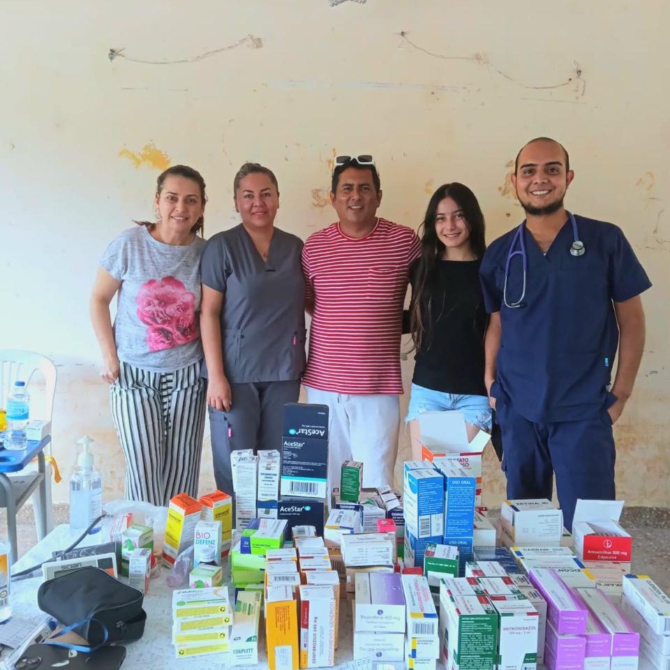 mundososteniec's tweet photo. Gracias al compromiso de nuestros voluntarios y al apoyo de personas solidarias que creen en lo que hacemos llevamos a cabo una brigada médica en la comunidad El Pasaje, en #Rocafuerte. Más de 70 personas recibieron atención y medicina gratuita. https://t.co/a4ASB5KrYy