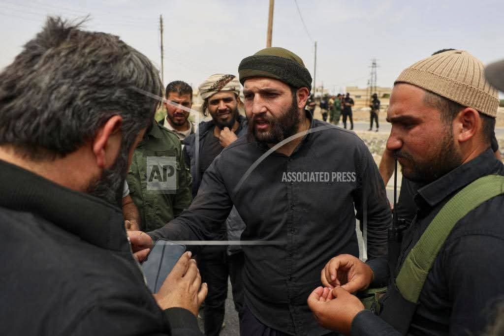 #ليث_البلعوس: وزارة الداخلية اتخذت قرارا لحماية المحافظة واتخذت مواقعها على طريق دمشق السويداء. 
#ليث_البلعوس: هناك من يحاول التخريب في المنطقة ونحاول وضع حد لهم بالتنسيق مع الحكومة.
#حي_الله_شاربك رجل وطني بألف رجل 
#السويداء #سوريا