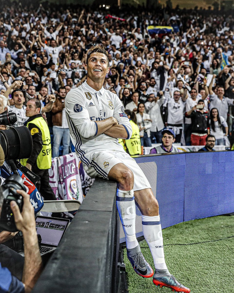 ActuFoot_'s tweet image. Cette célébration iconique de Cristiano Ronaldo, un soir de demi-finale de Ligue des Champions contre l’Atlético Madrid, il y a 8 ans jour pour jour. 🤩👌