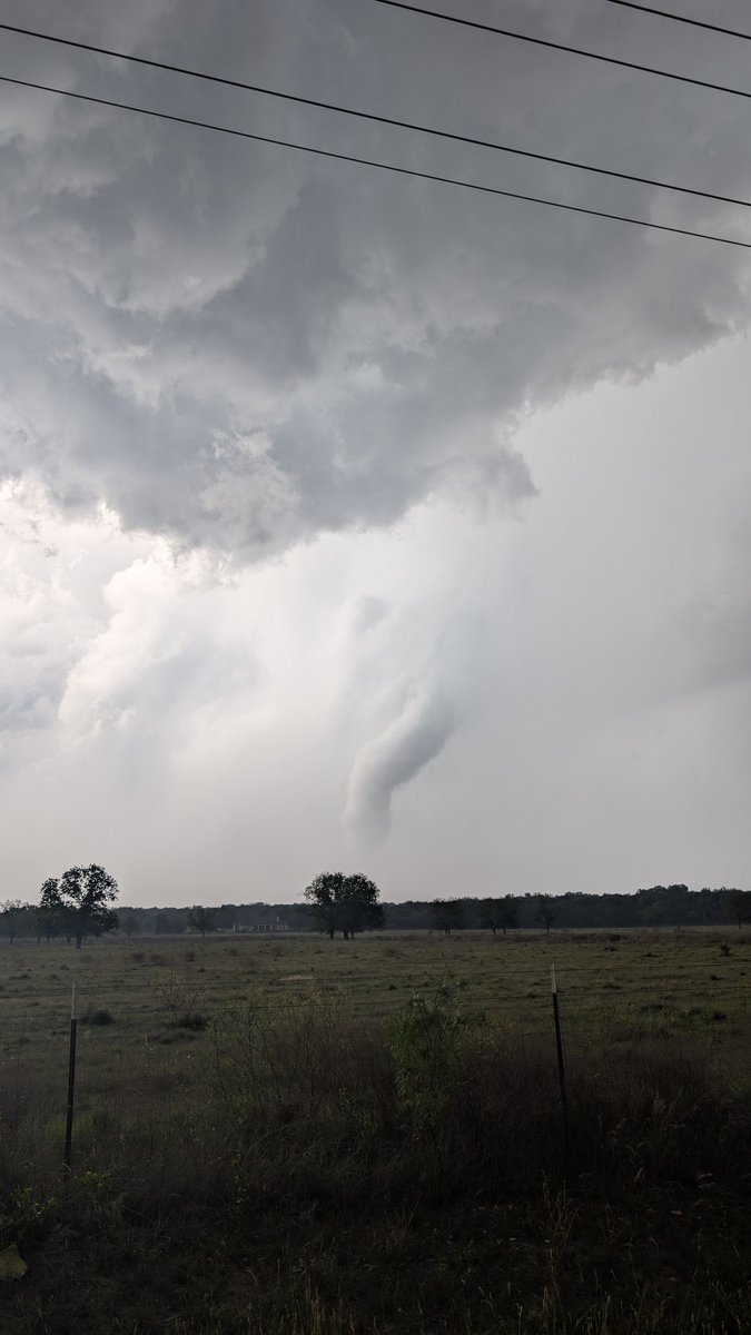 Big Tornado near Oakalla Texas stay safe ! #txwx <a href="/accuweather/">AccuWeather</a>
