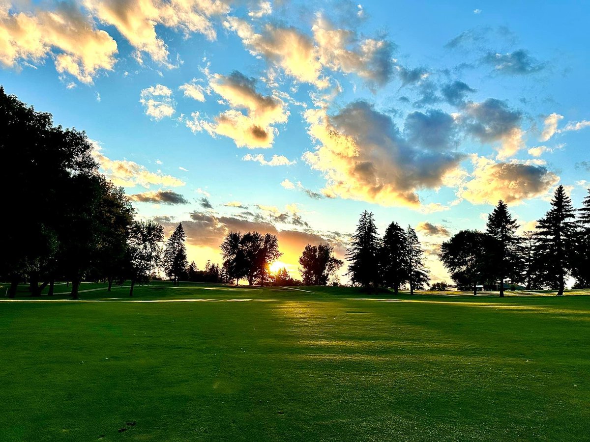 𝐔𝐏𝐃𝐀𝐓𝐄‼️Detroit Lakes is 𝐒𝐎𝐋𝐃 𝐎𝐔𝐓! 🏌🏼

Don't worry though, there is still room for teams of 5 at the 𝐹𝑎𝑟𝑔𝑜 and 𝐵𝑖𝑠𝑚𝑎𝑟𝑐𝑘 stops. Register today before you miss your opportunity ➡️ pd.undalumni.org/golf