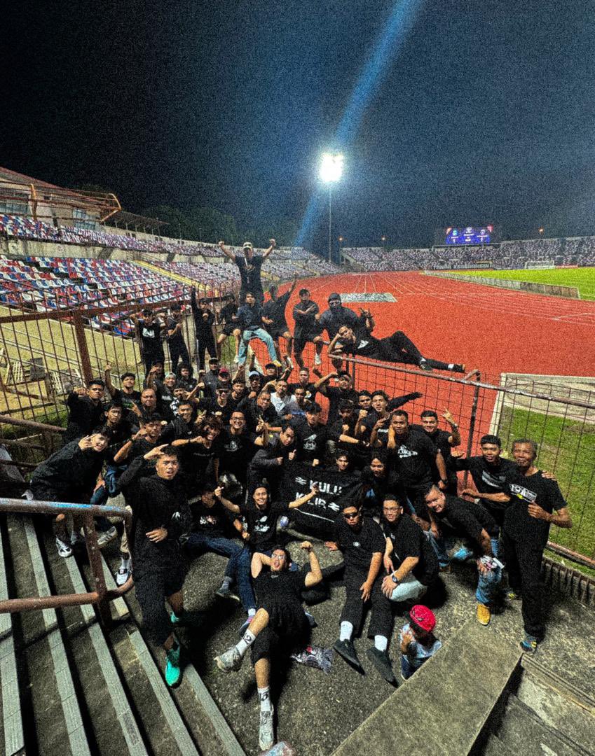 aimndniall's tweet photo. Andai kata tahun depan tiada lagi kelibat pasukan Pahang di dalam kancah liga Malaysia. Saya mahu anda tahu, inilah away paling manis dalam hidup saya! 

Mori Memorias, Non Somnia 🏴🏳️ https://t.co/gM9bBLVSQT