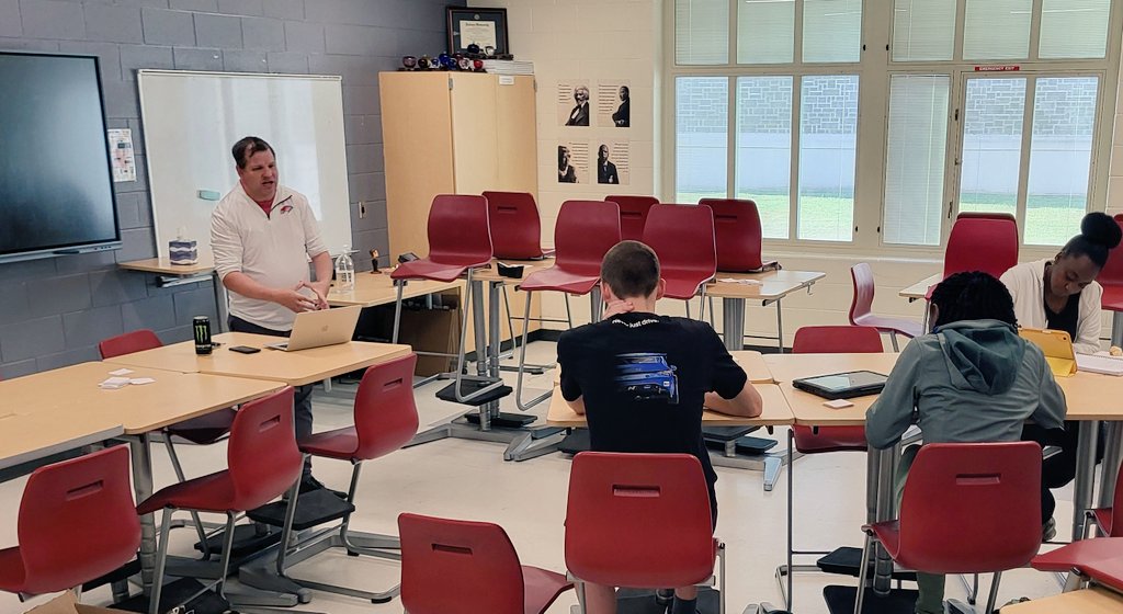 mrskjeter's tweet image. A HUGE shout out to Mr. Lowery- @chslowery and his AP US History students! AP exam study sessions before and after school. Preparation is key!🔑💪🏾
Just in case you haven't heard, WE are going #AllTheWayUp! ⬆️⬆️
@MrsTNicholson @RichlandTwo