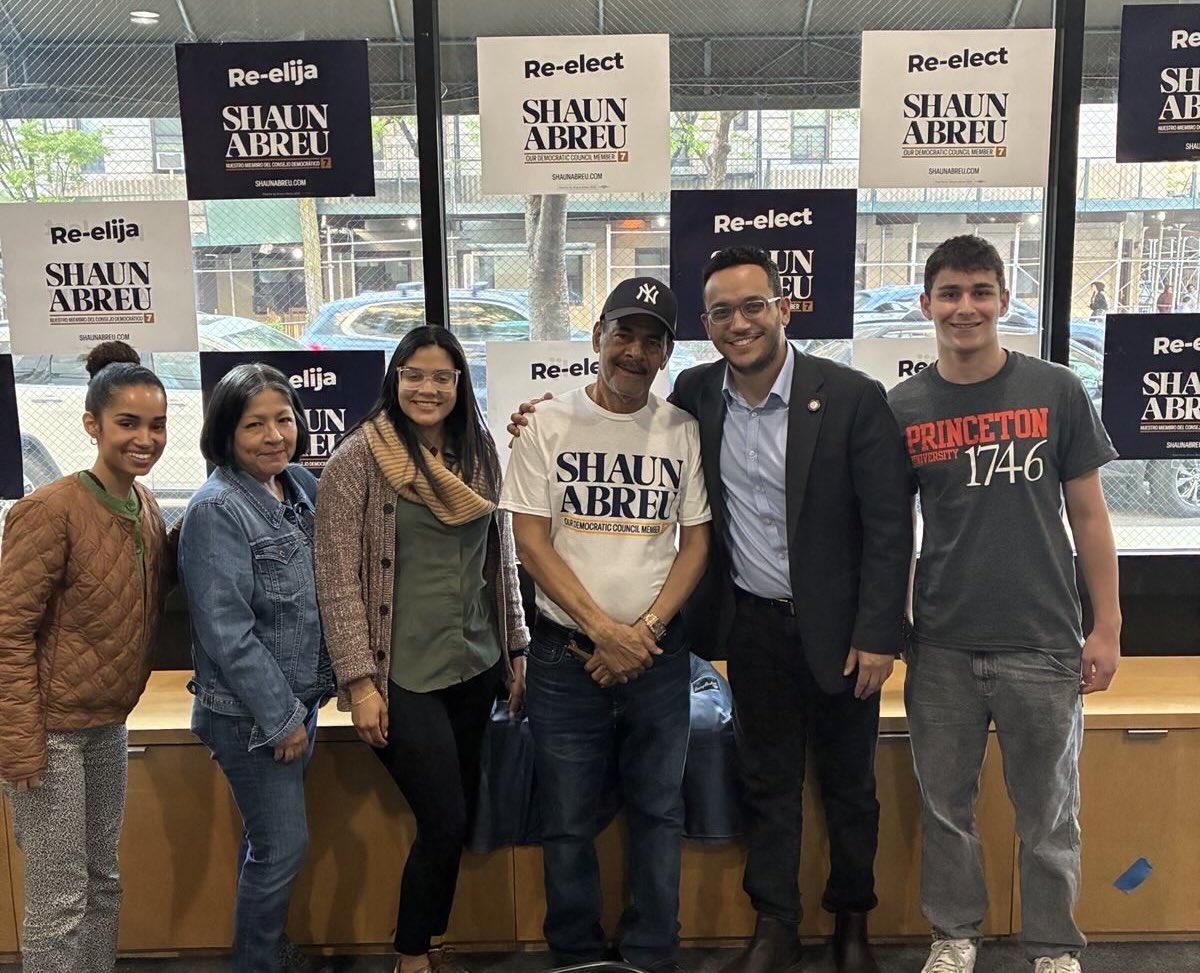 ShaunAbreu's tweet image. Tonight’s phone bankers are DIALED IN.

Want to talk to your neighbors about how we’re building housing, cleaning up the streets, and fighting for New York? Sign up to volunteer: shaunabreu.com/volunteer