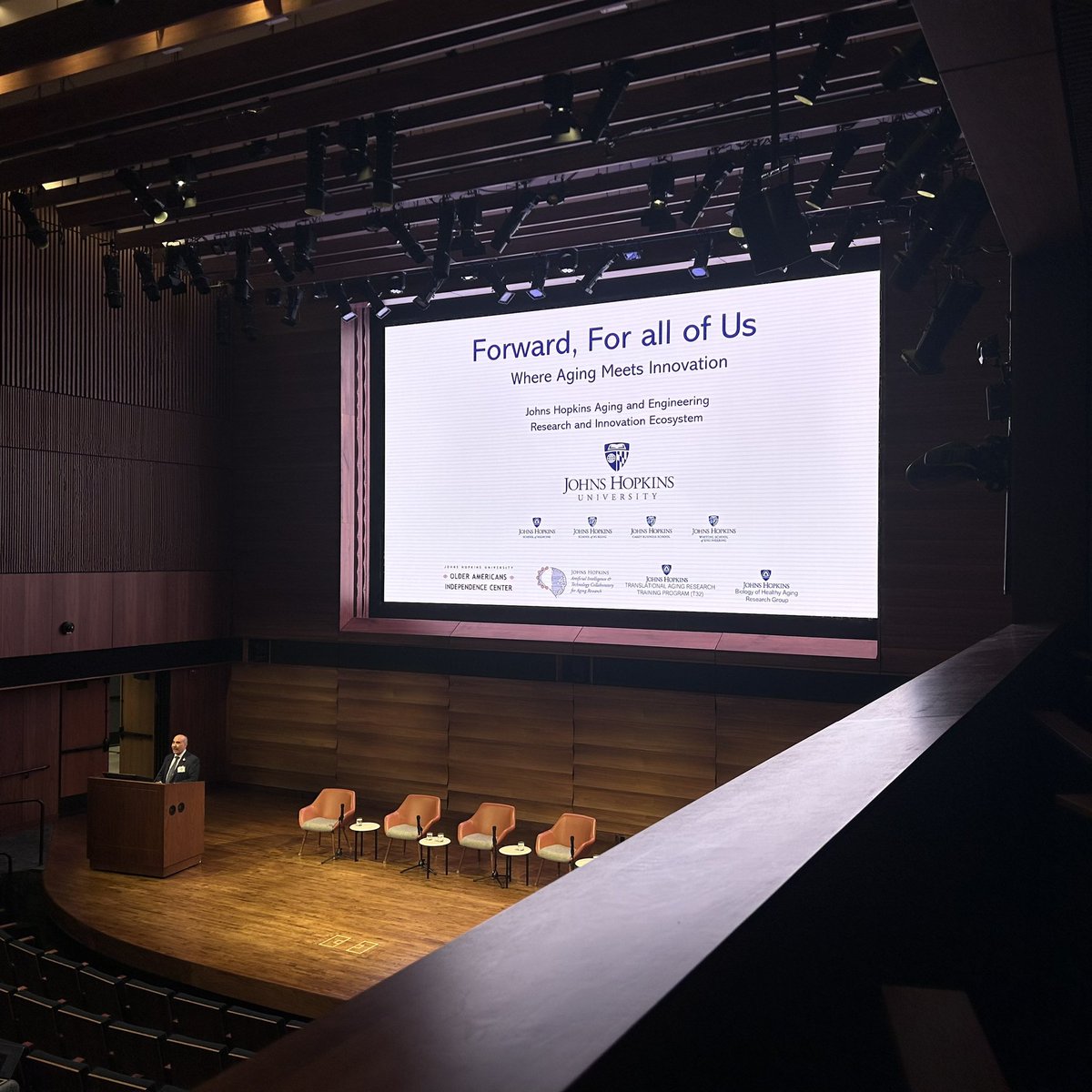 🤗感謝<a href="/JH_AITC/">JHU AI/Tech & Aging</a> 又一次舉辦了一場精彩的會議，讓來自各個學科的人士和照顧者齊聚一堂，共同探討AI🙏 / 
🤗感谢<a href="/JH_AITC/">JHU AI/Tech & Aging</a> 又一次举办了一场精彩的会议，让来自各个学科的人士和照顾者齐聚一堂，共同探讨AI🙏