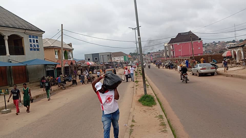 NRCSEKITI_ng's tweet photo. In celebration of World Red Cross Week 2025, themed "On the Side of Humanity," the Ekiti State Branch of the Nigerian Red Cross Society organized an environmental sanitation exercise at Oja Oba, Ado-Ekiti. 
@nrcs_ng @IFRCAfrica @biodunaoyebanji @YemibOyebanji @AO1379 @ch https://t.co/f3fQk7B97Y