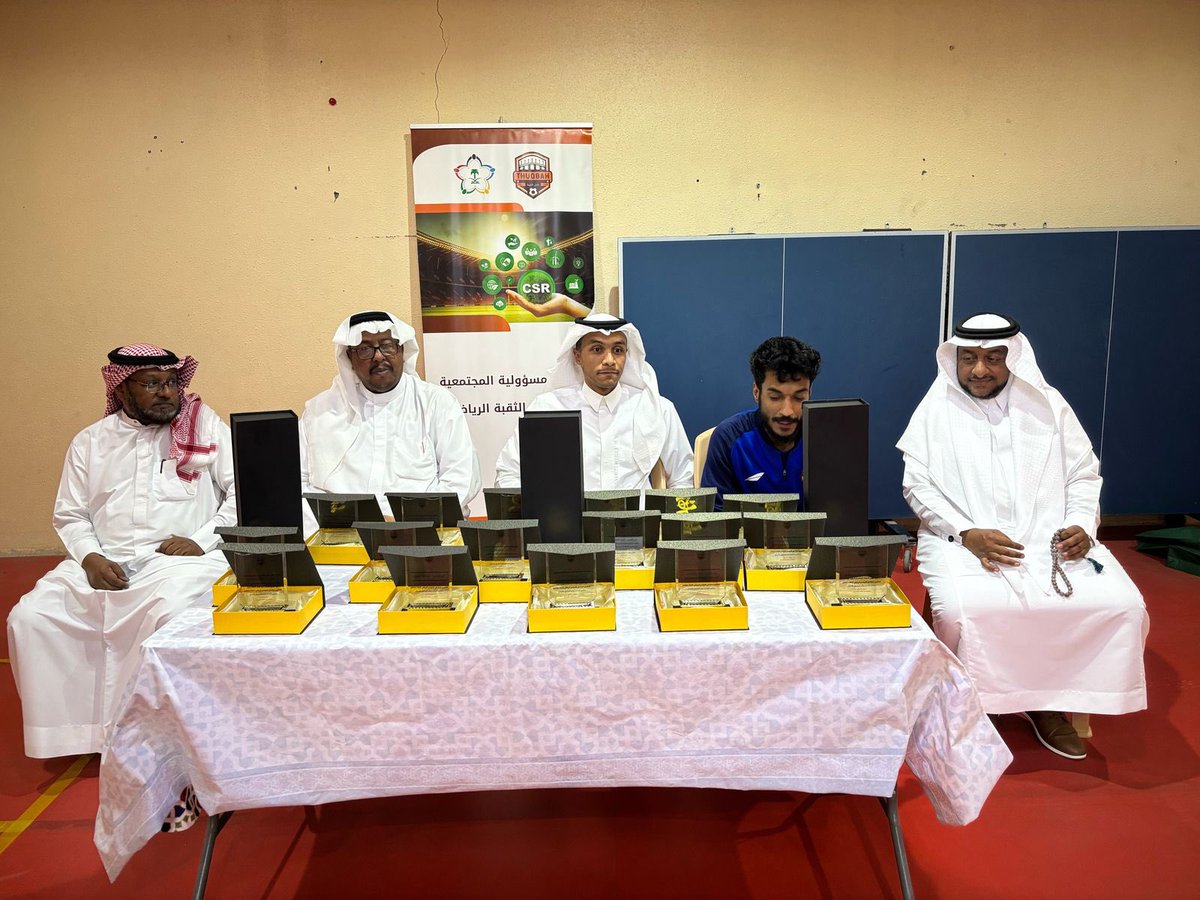 🏅| من منطلق حرص النادي على تعزيز دوره في مسؤوليته المجتمعية تجاه لاعبينه قامت إدارة النادي بتكريم لاعبي فريق كرة قدم الصالات تحت 20 سنة و الجهاز الفني و الإداري بمناسبة صعودهم إلى الدوري الممتاز للموسم الرياضي 2024 / 2025م وذلك تقديرًا لعطائهم وتحفيزًا لمسيرتهم الرياضية